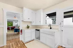 410 N 46th St, Seattle, WA 98103 - Photo 9