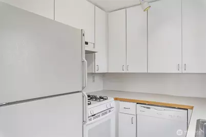 533 N 104th #B, Seattle, WA 98133 - Photo 7