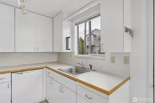 533 N 104th, Seattle, WA 98133 - Photo 5