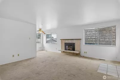 533 N 104th #B, Seattle, WA 98133 - Photo 3