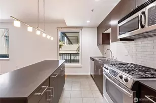 76 Cedar St, Seattle, WA 98121 - Photo 13