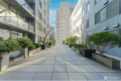 76 Cedar Street #405, Seattle, WA 98121 - Photo 33