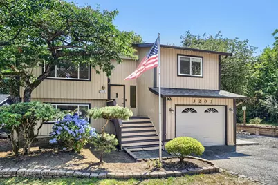 3203 NE 195th St, Lake Forest Park, WA 98155 - Photo 1