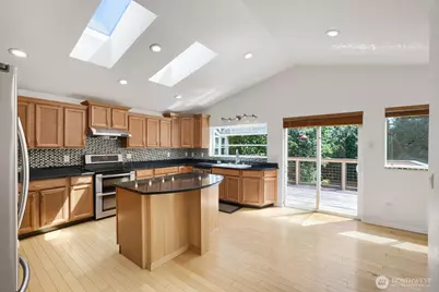 3203 NE 195th St, Lake Forest Park, WA 98155 - Photo 5