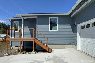 1917 W 10th St, Port Angeles, WA 98363 - Photo 3