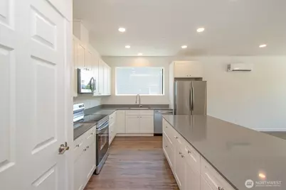 1911 W 10th St, Port Angeles, WA 98363 - Photo 11