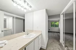 4641 W Lake Sammamish Parkway SE, Issaquah, WA 98027 - Photo 23
