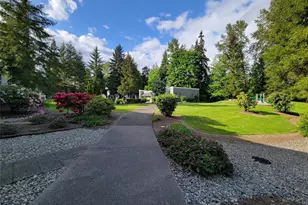 4641 W Lake Sammamish Parkway SE, Issaquah, WA 98027 - Photo 33