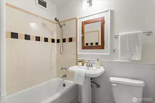 1640 18th Ave, Seattle, WA 98122 - Photo 19