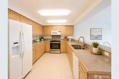 15020 Bothell Way NE #204, Lake Forest Park, WA 98155 - Photo 5