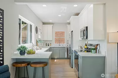 4015 Burton Place W, Seattle, WA 98199 - Photo 3