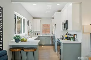 4015 Burton Pl W, Seattle, WA 98199 - Photo 3