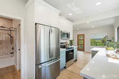 4015 Burton Place W, Seattle, WA 98199 - Photo 7