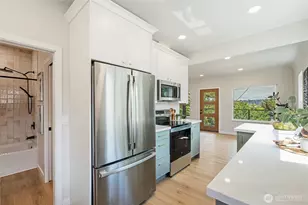 4015 Burton Pl W, Seattle, WA 98199 - Photo 7