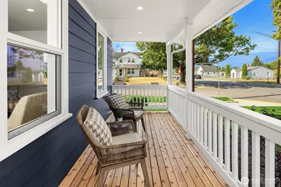 2402 Cleveland Avenue #A, Everett, WA 98201 - Photo 9