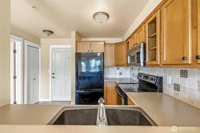 700 32nd Street #A202, Bellingham, WA 98225 - Photo 5