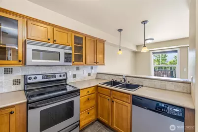 700 32nd Street #A202, Bellingham, WA 98225 - Photo 3