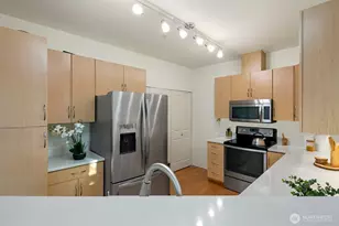 588 241st Ln SE, Sammamish, WA 98074 - Photo 9