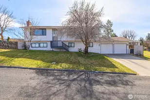 32 Diamond St, Electric City, WA 99123 - Photo 1