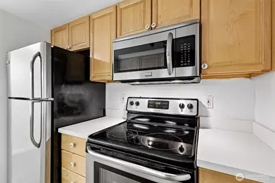 12345 Roosevelt Way NE #306, Seattle, WA 98125 - Photo 15