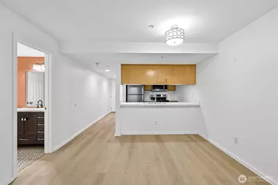 12345 Roosevelt Way NE #306, Seattle, WA 98125 - Photo 11