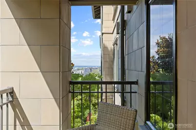 745 Bellevue Avenue E #206, Seattle, WA 98102 - Photo 25