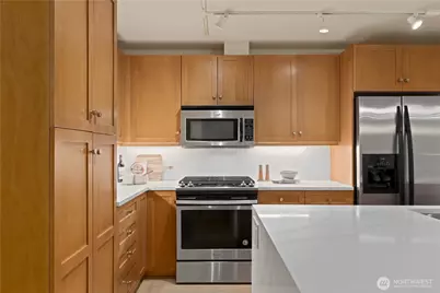 745 Bellevue Avenue E #206, Seattle, WA 98102 - Photo 9