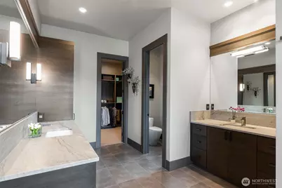 5629 Pleasure Point Lane SE, Bellevue, WA 98006 - Photo 17