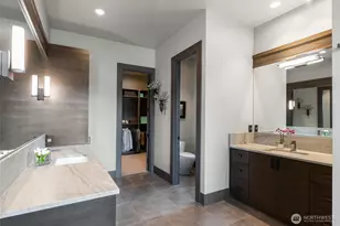 5629 Pleasure Point Ln SE, Bellevue, WA 98006 - Photo 17
