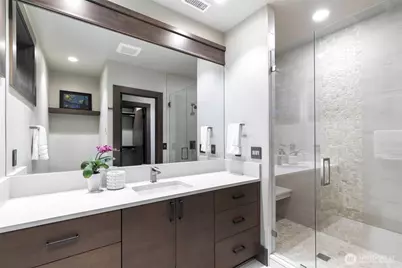 5629 Pleasure Point Lane SE, Bellevue, WA 98006 - Photo 29