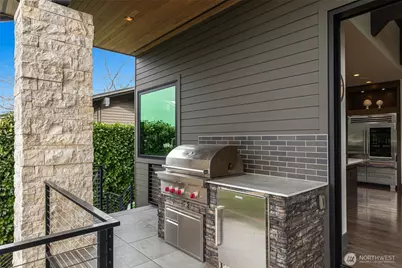 5629 Pleasure Point Lane SE, Bellevue, WA 98006 - Photo 9