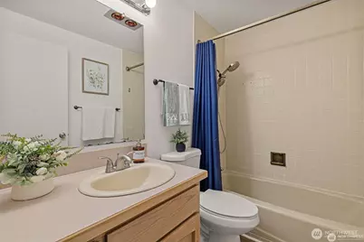 2253 Gilman Drive W #104, Seattle, WA 98119 - Photo 17
