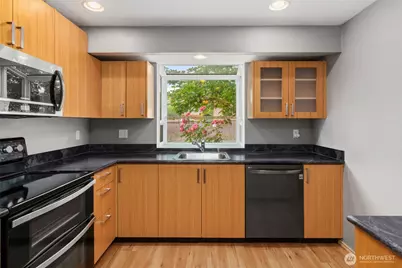 120 124th Street SW #E1, Everett, WA 98204 - Photo 3