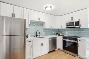 9723 Evanston Ave N, Seattle, WA 98103 - Photo 9