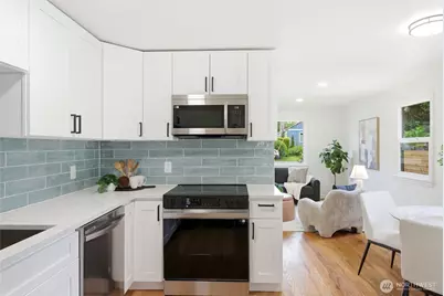 9723 Evanston Avenue N, Seattle, WA 98103 - Photo 11