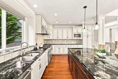 9671 Evergreen Drive, Bellevue, WA 98004 - Photo 17
