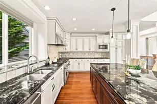 9671 Evergreen Dr, Bellevue, WA 98004 - Photo 17