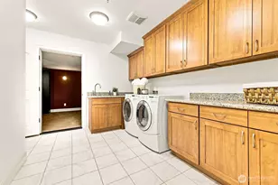 9671 Evergreen Dr, Bellevue, WA 98004 - Photo 33