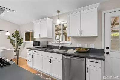 14009 13th Avenue SW, Burien, WA 98166 - Photo 9