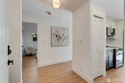 321 Bellevue Way SE #401, Bellevue, WA 98004 - Photo 3