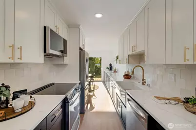 321 Bellevue Way SE #401, Bellevue, WA 98004 - Photo 15