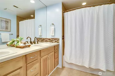 11206 Clover Park Drive SW #25, Lakewood, WA 98499 - Photo 9