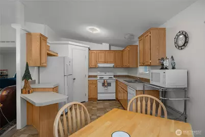 451 E Lakeshore Dr W, Shelton, WA 98584 - Photo 3