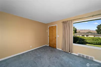 2221 Ashland Ave, East Wenatchee, WA 98802 - Photo 3