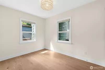11728 Riviera Place NE, Seattle, WA 98125 - Photo 23
