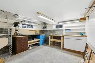 11728 Riviera Pl NE, Seattle, WA 98125 - Photo 25