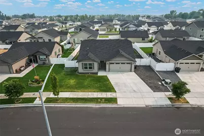 4229 W Cove West Drive, Moses Lake, WA 98837 - Photo 1