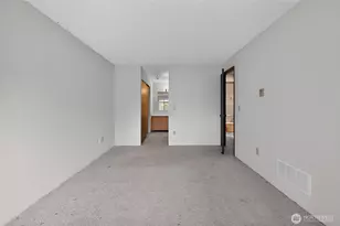 1740 NE 86th St, Seattle, WA 98115 - Photo 17