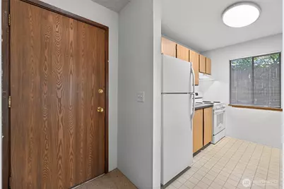 1740 NE 86th Street #101, Seattle, WA 98115 - Photo 3