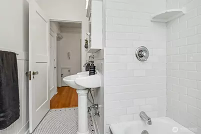 1808 Bigelow Avenue N #101B, Seattle, WA 98109 - Photo 15